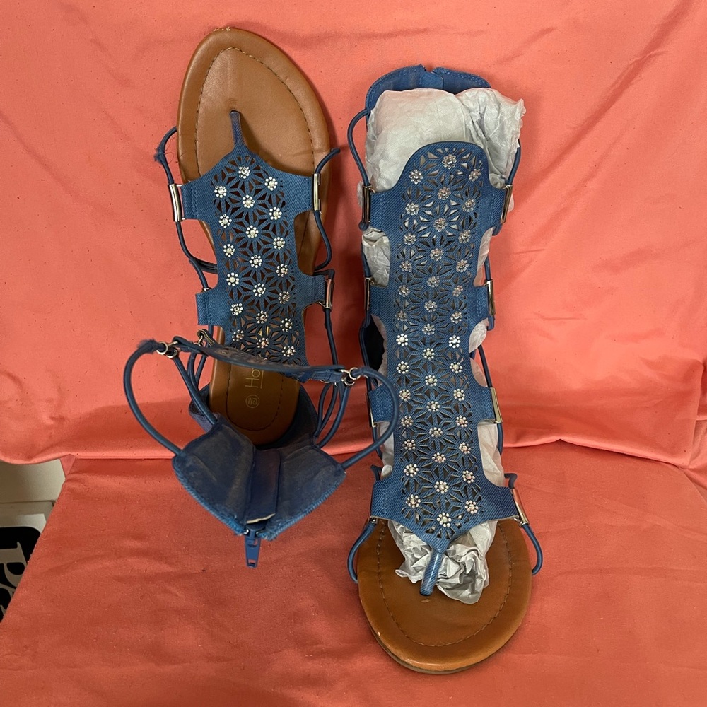 SALE‼️Blue gladiator sandals w/silver sparkles 12M